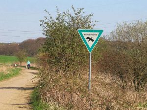 In Deutschland weisen spezielle Schilder auf Naturschutzgebiete hin, © Gaby Schulemann-Maier